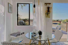 30 PCT OFF!! Limited Time! Malibu Serene Cottage, Close to Beach & Hiking Trails, Central Location